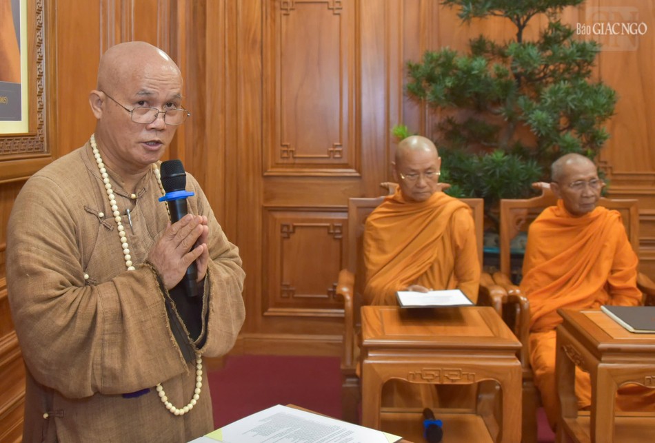 Thượng tọa Thích Giác Dũng, Thư ký Văn phòng Hội đồng Chứng minh bạch trình chương trình nghị sự Thượng tọa Thích Giác Dũng, Thư ký Văn phòng Hội đồng Chứng minh bạch trình chương trình nghị sự