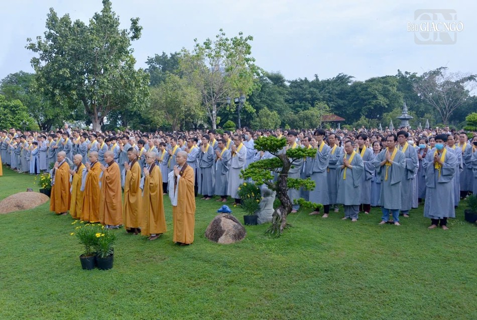 Chư Tăng Ni, Phật tử tham dự Lễ vía Đức Phật A Di Đà