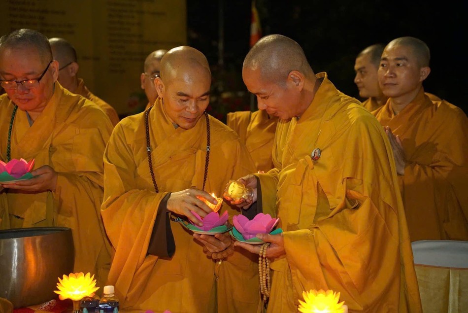 Lễ Thắp nến nhân vía Đức Phật A Di Đà tại Dưỡng Chân Tuệ Uyển, Đồng Nai Lễ Thắp nến nhân vía Đức Phật A Di Đà tại Dưỡng Chân Tuệ Uyển, Đồng Nai