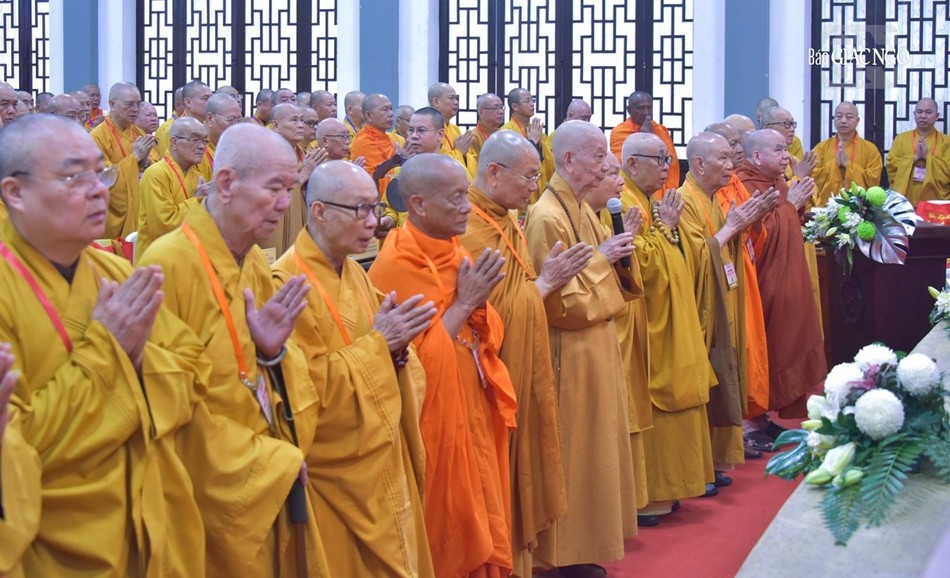 Chư tôn giáo phẩm trong nghi thức niệm Phật cầu gia bị trước hội nghị Chư tôn giáo phẩm trong nghi thức niệm Phật cầu gia bị trước hội nghị