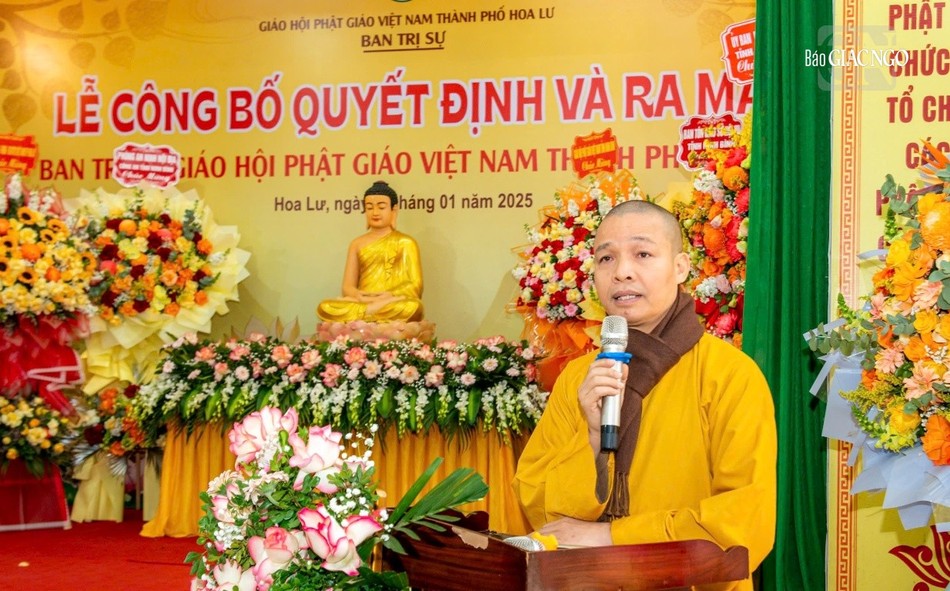Thượng tọa Thích Minh Quang, Ủy viên Thư ký Hội đồng Trị sự, Phó Chánh Văn phòng I T.Ư, Trưởng ban Trị sự GHPGVN tỉnh Ninh Bình phát biểu chỉ đạo Thượng tọa Thích Minh Quang, Ủy viên Thư ký Hội đồng Trị sự, Phó Chánh Văn phòng I T.Ư, Trưởng ban Trị sự GHPGVN tỉnh Ninh Bình phát biểu chỉ đạo