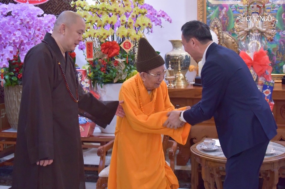 Trưởng ban Tôn giáo Chính phủ Vũ Hoài Bắc thăm Trưởng lão Hòa thượng Thích Đức Nghiệp tại chùa Vĩnh Nghiêm, Q.3, TP.HCM Trưởng ban Tôn giáo Chính phủ Vũ Hoài Bắc thăm Trưởng lão Hòa thượng Thích Đức Nghiệp tại chùa Vĩnh Nghiêm, Q.3, TP.HCM