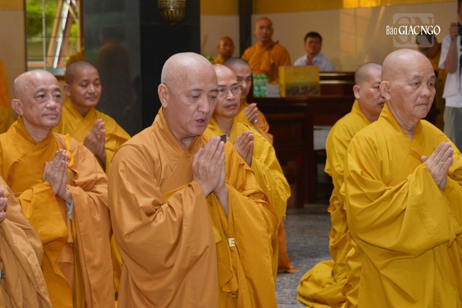 Hòa thượng Thích Huệ Thông đại diện Ban Trị sự các tỉnh Bình Dương, Long An và TP.Cần Thơ tác bạch trình Đức Pháp chủ Hòa thượng Thích Huệ Thông đại diện Ban Trị sự các tỉnh Bình Dương, Long An và TP.Cần Thơ tác bạch trình Đức Pháp chủ