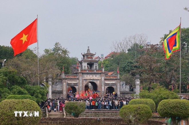 Đền Cổ Loa trong ngày diễn ra lễ hội. (Ảnh: Hoàng Hiếu/TTXVN)