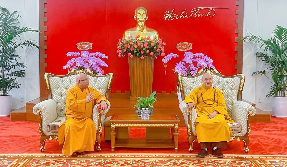 Thượng tọa Thích Thanh Phong tiếp Hòa thượng TS.Tampalawela Dhammaratana tại phòng khách Cảng hàng không quốc tế Tân Sơn Nhất sáng 25-2 - Ảnh: CHT Thượng tọa Thích Thanh Phong tiếp Hòa thượng TS.Tampalawela Dhammaratana tại phòng khách Cảng hàng không quốc tế Tân Sơn Nhất sáng 25-2 - Ảnh: CHT