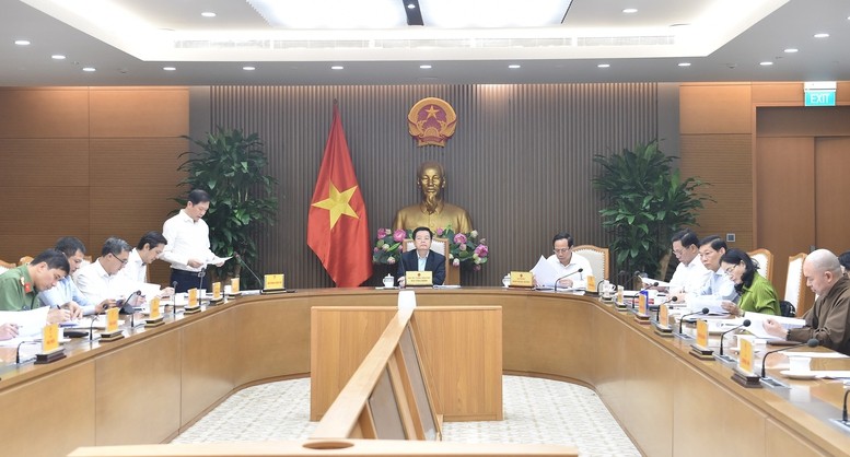 Phó Thủ tướng Mai Văn Chính nghe báo cáo các công tác đã triển khai cho Đại lễ - Ảnh: VGP/Giang Thanh Phó Thủ tướng Mai Văn Chính nghe báo cáo các công tác đã triển khai cho Đại lễ - Ảnh: VGP/Giang Thanh