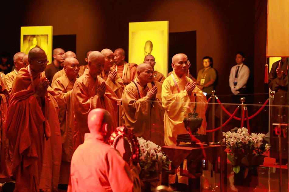 Đức Pháp chủ và chư vị giáo phẩm Hội đồng Chứng minh, Hội đồng Trị sự GHPGVN - Ảnh: Hải An