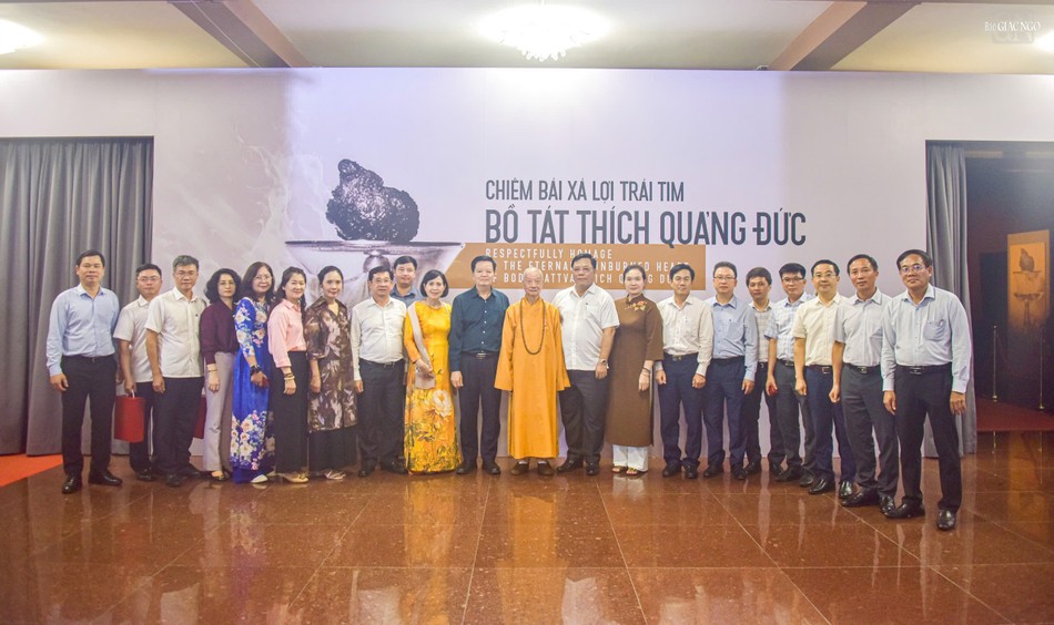 Phái đoàn do Phó Thủ tướng Mai Văn Chính dẫn đầu tại Việt Nam Quốc Tự