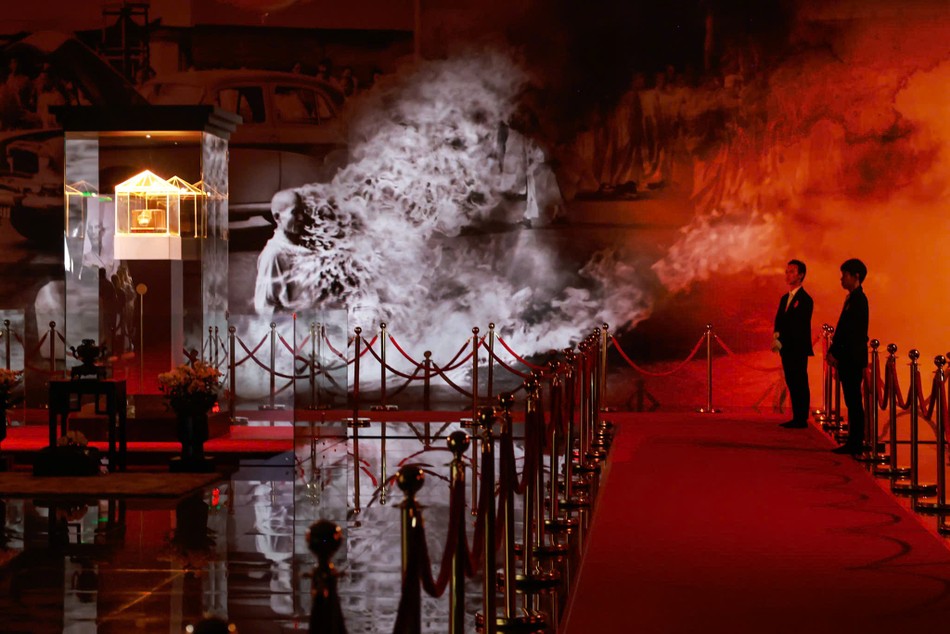 Với những bức ảnh lịch sử - Ảnh: Hải An