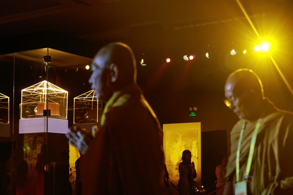 Sau đó, theo thông báo, xá-lợi sẽ cung thỉnh tôn trí tại tháp Đa Bảo - Ảnh: Hải An