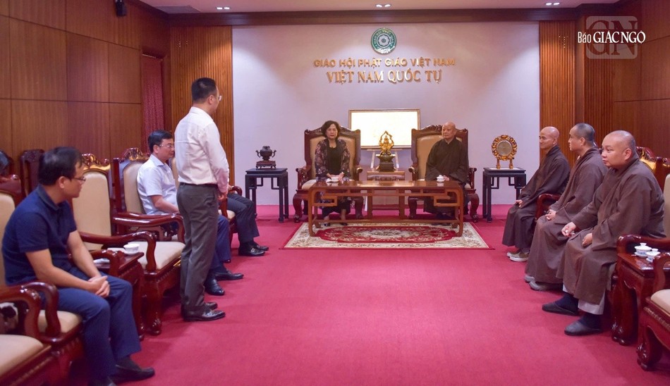 Quang cảnh buổi tiếp Thống đốc và lãnh đạo Ngân hàng Nhà nước Việt Nam - đơn vị đã giữ gìn, bảo quản xá-lợi Trái tim Bồ-tát Thích Quảng Đức mấy mươi năm qua Quang cảnh buổi tiếp Thống đốc và lãnh đạo Ngân hàng Nhà nước Việt Nam - đơn vị đã giữ gìn, bảo quản xá-lợi Trái tim Bồ-tát Thích Quảng Đức mấy mươi năm qua