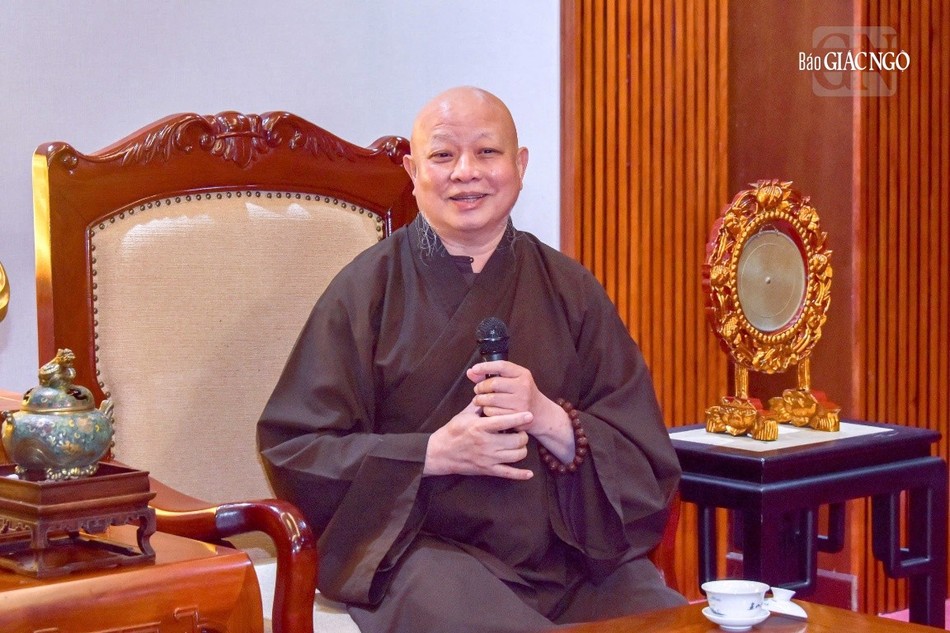 Hòa thượng Thích Lệ Trang đáp từ, chia sẻ đạo tình với phái đoàn - đơn vị đã giữ gìn, bảo quản xá-lợi Trái tim Bồ-tát Thích Quảng Đức mấy mươi năm qua an toàn tuyệt đối và rất trang nghiêm Hòa thượng Thích Lệ Trang đáp từ, chia sẻ đạo tình với phái đoàn - đơn vị đã giữ gìn, bảo quản xá-lợi Trái tim Bồ-tát Thích Quảng Đức mấy mươi năm qua an toàn tuyệt đối và rất trang nghiêm