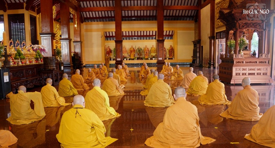 Một vị Tỳ-kheo phải hạ quyết tâm cắt đứt phiền não, trần lao và nghiệp chướng để thành tựu bản thể thanh tịnh của Tỳ-kheo, trong đó giới luật là căn bản cho lộ trình tu tập đó Một vị Tỳ-kheo phải hạ quyết tâm cắt đứt phiền não, trần lao và nghiệp chướng để thành tựu bản thể thanh tịnh của Tỳ-kheo, trong đó giới luật là căn bản cho lộ trình tu tập đó