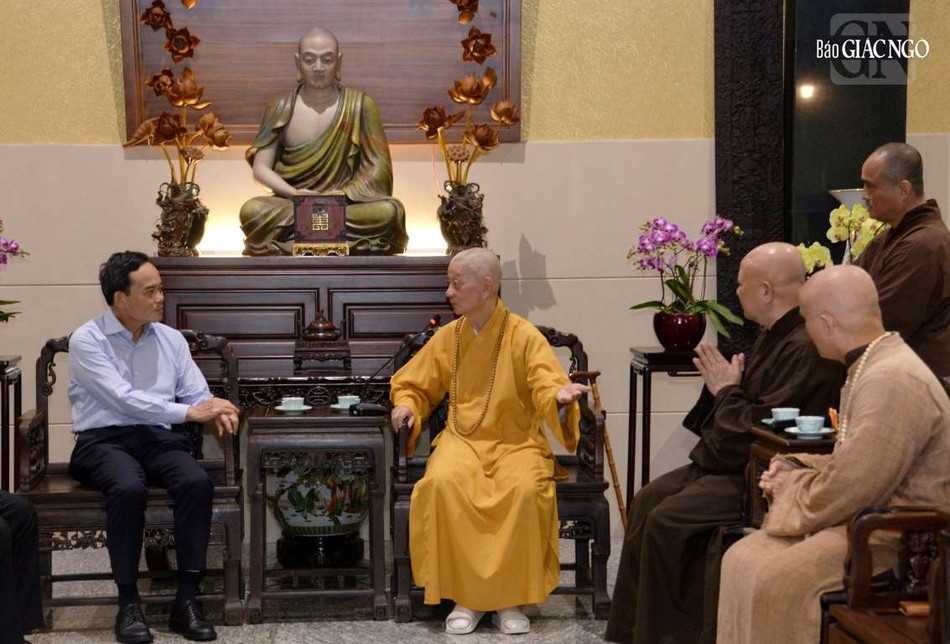 Đức Pháp chủ bày tỏ niềm tin tưởng với tầm nhìn của lãnh đạo đất nước và với nhân sự đoàn kết của lãnh đạo TP.HCM hiện nay, sẽ phát triển mạnh mẽ, góp phần ổn định và phát triển đất nước Đức Pháp chủ bày tỏ niềm tin tưởng với tầm nhìn của lãnh đạo đất nước và với nhân sự đoàn kết của lãnh đạo TP.HCM hiện nay, sẽ phát triển mạnh mẽ, góp phần ổn định và phát triển đất nước