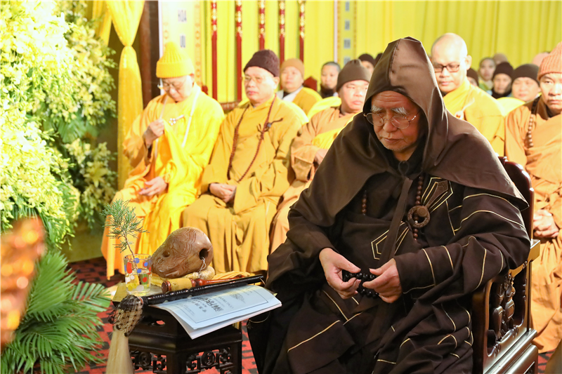 Trưởng lão Hòa thượng Thích Trí Tịnh trong lễ tang của cố Trưởng lão Hòa thượng Thích Minh Tâm Trưởng lão Hòa thượng Thích Trí Tịnh trong lễ tang của cố Trưởng lão Hòa thượng Thích Minh Tâm