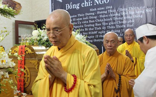 Chư vị Hòa thượng Thích Huệ Phước, Thích Giác Đạo, Thích Phước Minh hữu nhiễu linh cữu cầu nguyện Chư vị Hòa thượng Thích Huệ Phước, Thích Giác Đạo, Thích Phước Minh hữu nhiễu linh cữu cầu nguyện