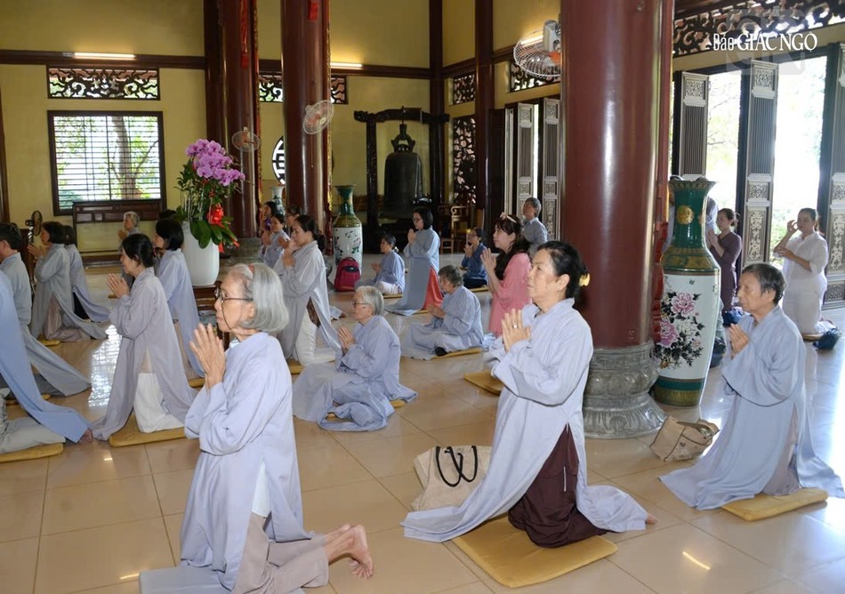 Chư Tăng và Phật tử tham dự