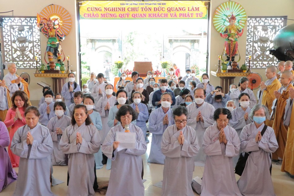 Đại diện Phật tử dâng lời tác bạch cúng dường Đại diện Phật tử dâng lời tác bạch cúng dường