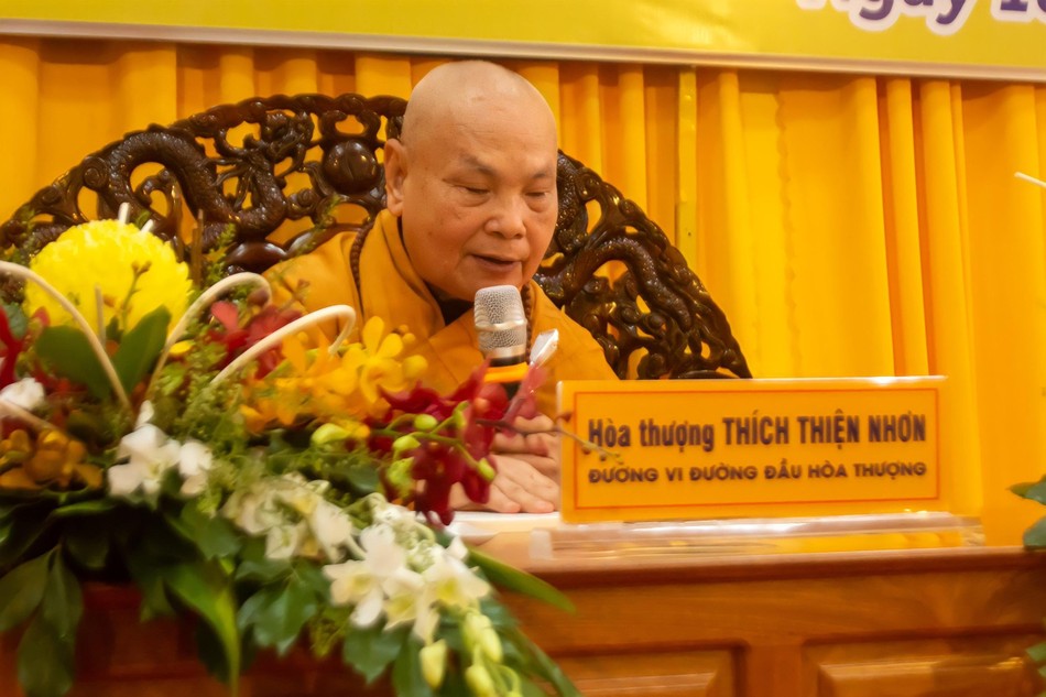 Hòa thượng Thích Thiện Nhơn, Chủ tịch Hội đồng Trị sự, đương vi Đường đầu Hòa thượng sách tấn chư giới tử Hòa thượng Thích Thiện Nhơn, Chủ tịch Hội đồng Trị sự, đương vi Đường đầu Hòa thượng sách tấn chư giới tử