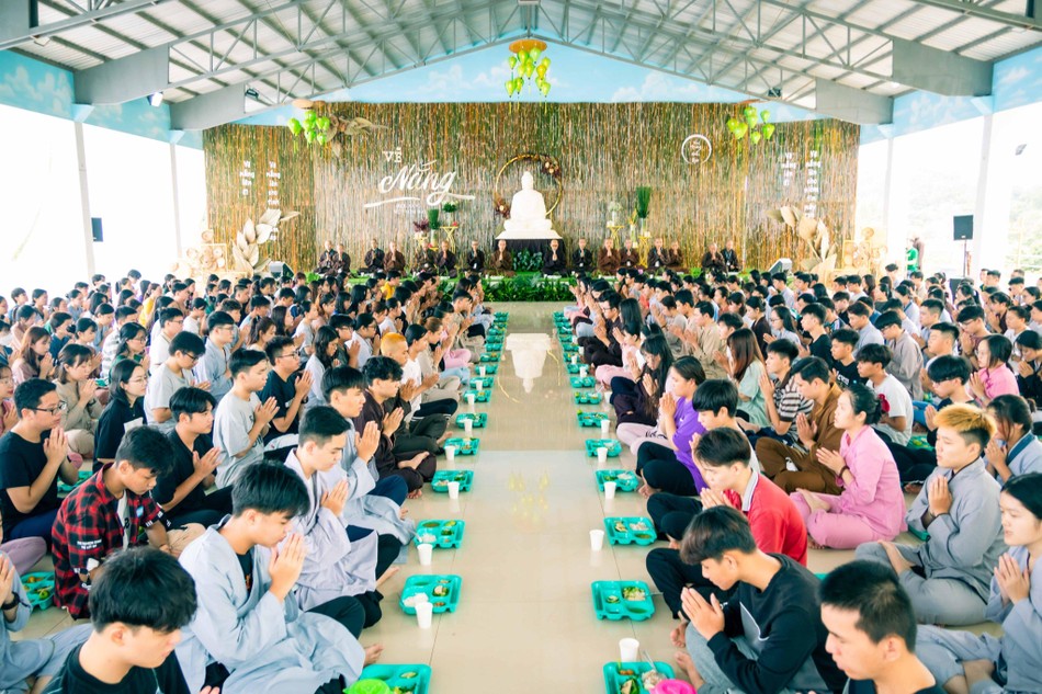 Thực tập ăn cơm trong chánh niệm Thực tập ăn cơm trong chánh niệm