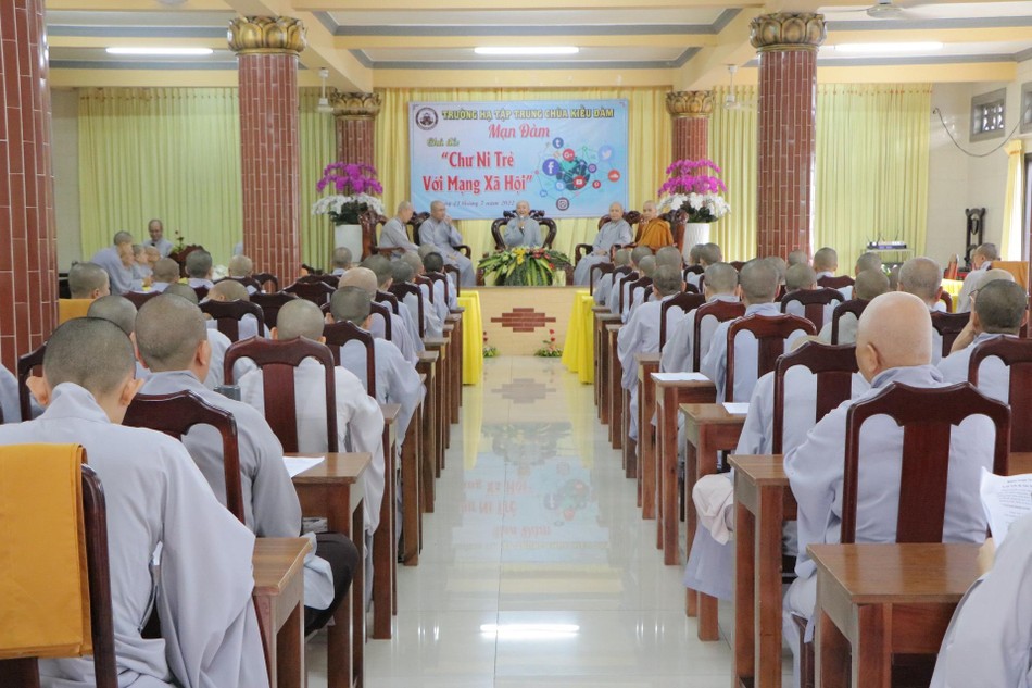 Quang cảnh buổi mạn đàm Quang cảnh buổi mạn đàm