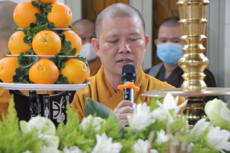 Thượng toạ Thích Huệ Nghiêm, Chánh Thư ký Ban Trị sự Phật giáo TP.Thủ Đức đọc lời di ngôn của Hòa thượng Thượng toạ Thích Huệ Nghiêm, Chánh Thư ký Ban Trị sự Phật giáo TP.Thủ Đức đọc lời di ngôn của Hòa thượng