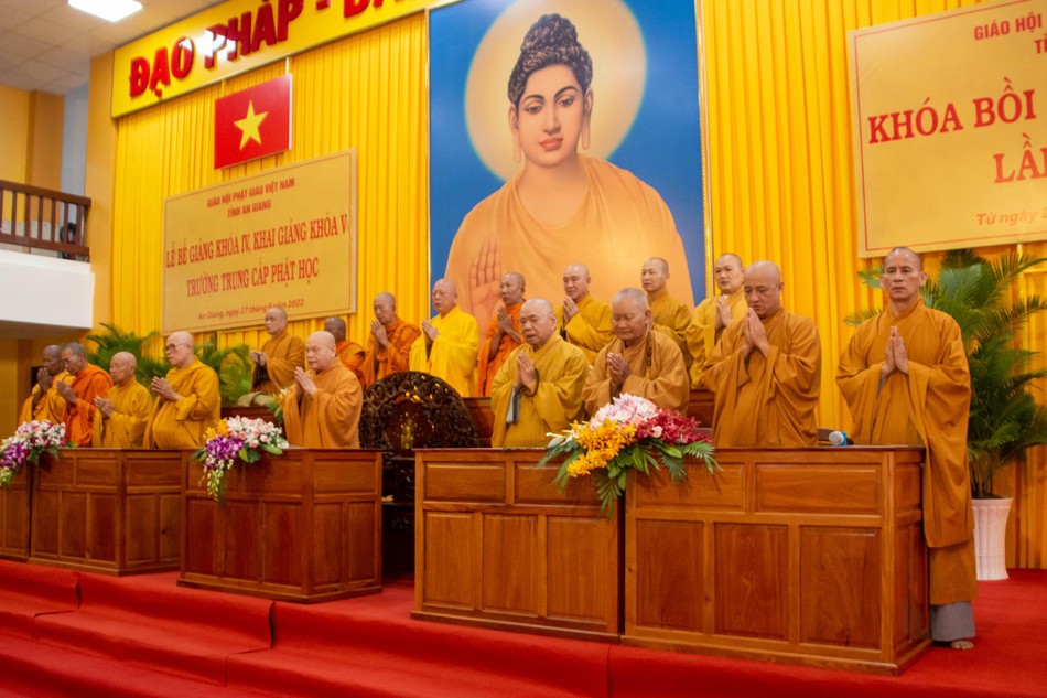 Chư tôn đức chứng minh buổi lễ Chư tôn đức chứng minh buổi lễ