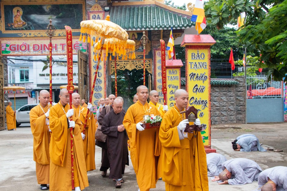 Chư vị giới sư quang lâm