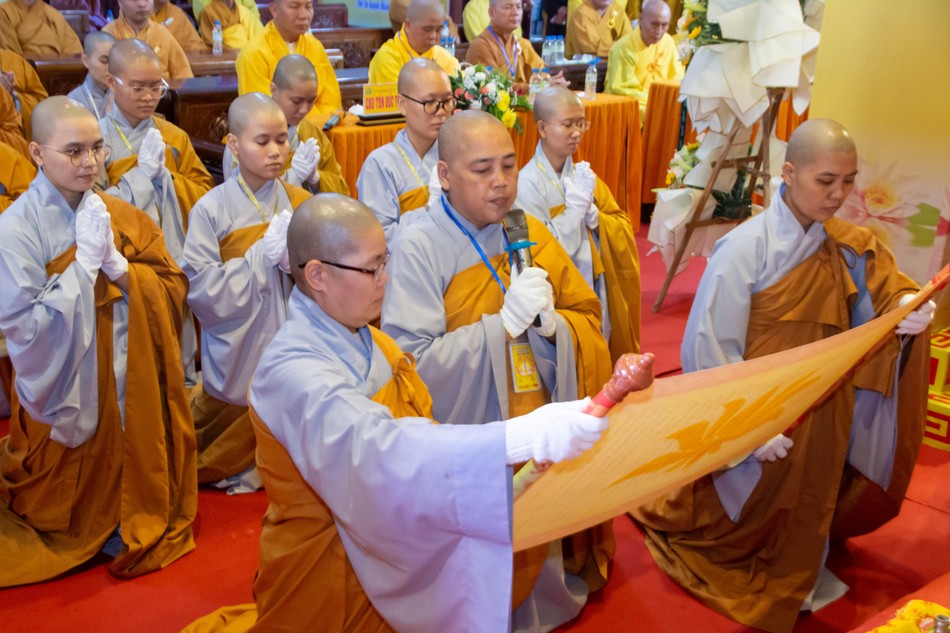 Cung an Chức sự Hội đồng Thập sư Ni