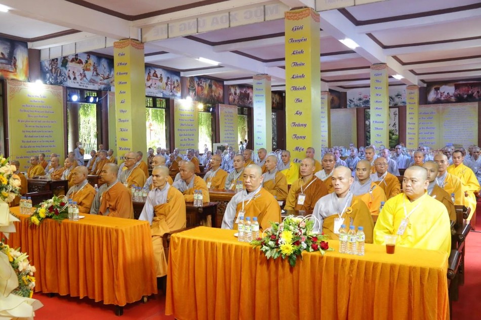 Chư giới tử lắng lòng đón nhận pháp âm từ Hòa thượng Tuyên Luật sư