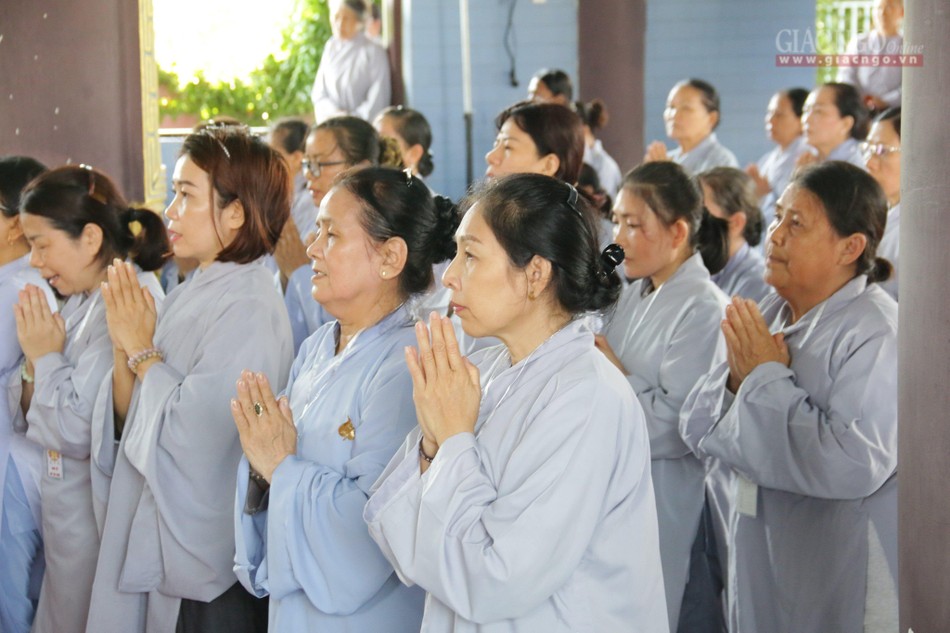 Phật tử phát tâm thọ giới