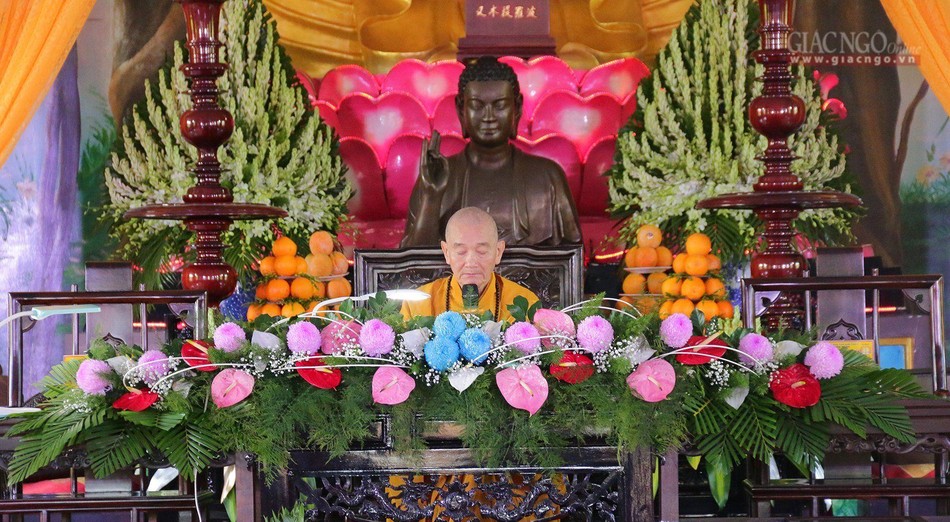 Hòa thượng Thích Thanh Hùng đăng đàn truyền Thập thiện giới