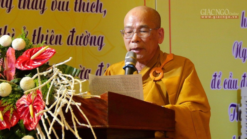 Thượng toạ Thích Hạnh Huệ, Phó ban Thường trực Ban Trị sự GHPGVN tỉnh Ninh Thuận phát biểu cảm tạ