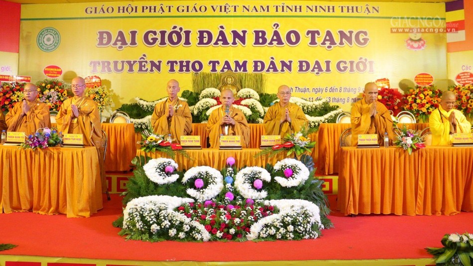 Niệm Phật cầu gia hộ tại lễ bế mạc