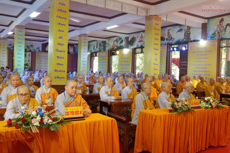 Chư tôn đức Ni