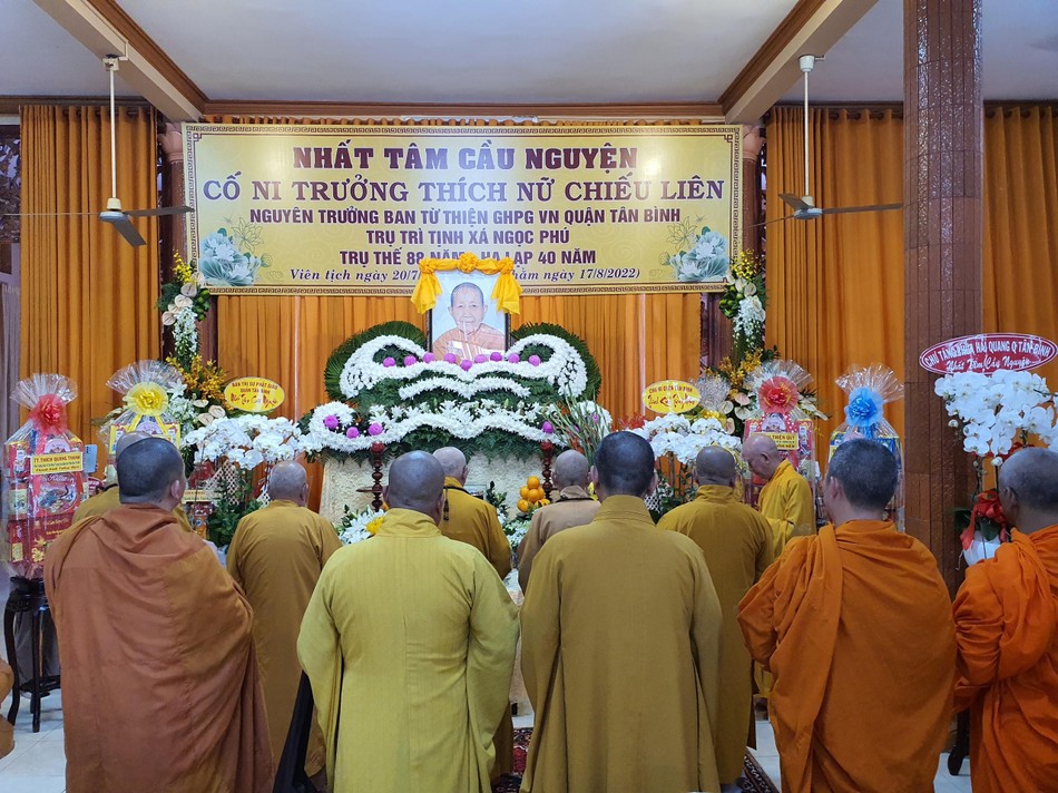 Nhất tâm cầu nguyện Giác linh cố Ni trưởng cao đăng Phật quốc