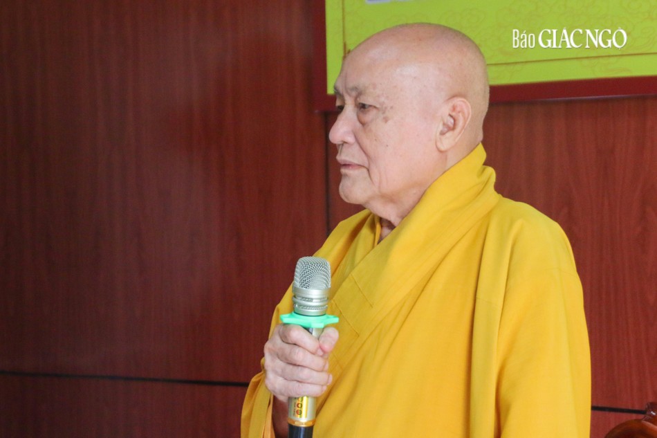 Hòa thượng Thích Nhật Quang phát biểu tại buổi họp Hòa thượng Thích Nhật Quang phát biểu tại buổi họp