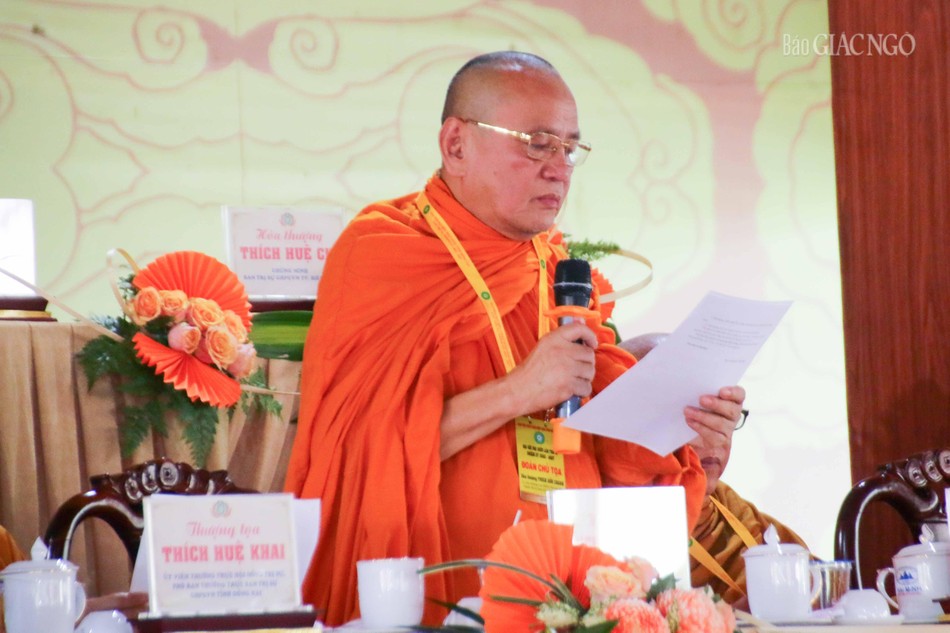 Hòa thượng Thích Bửu Chánh trình danh sách nhân sự dự kiến Hòa thượng Thích Bửu Chánh trình danh sách nhân sự dự kiến