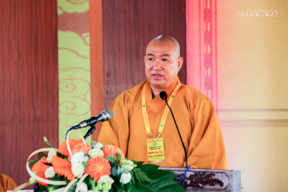 Thượng tọa Thích Phước Nguyên, Phó Chánh Văn phòng II Trung ương điều phối trao Bằng tuyên dương công đức của Trung ương Giáo hội Thượng tọa Thích Phước Nguyên, Phó Chánh Văn phòng II Trung ương điều phối trao Bằng tuyên dương công đức của Trung ương Giáo hội
