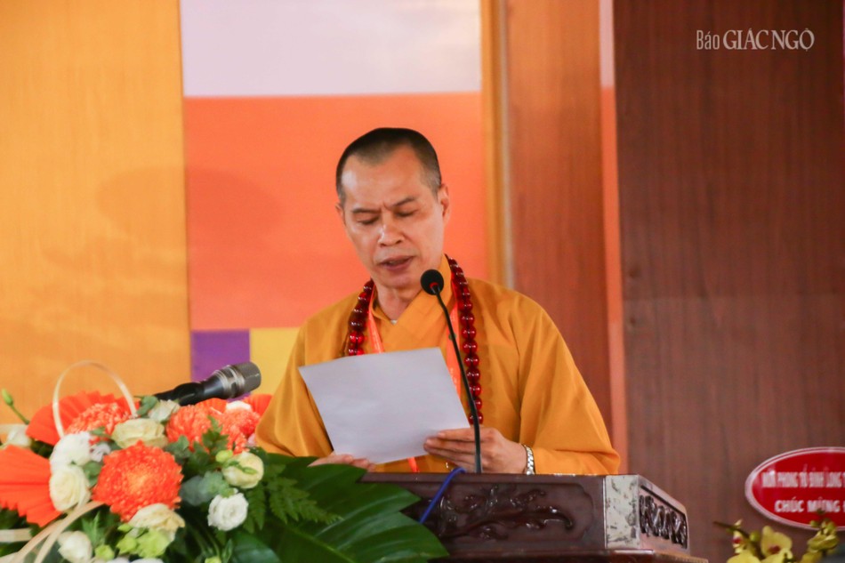Thượng tọa Thích Minh Trí, Trưởng ban Trị sự TP.Biên Hòa trình bày tham luận: "Hoằng pháp kết hợp với từ thiện đưa đạo vào đời" Thượng tọa Thích Minh Trí, Trưởng ban Trị sự TP.Biên Hòa trình bày tham luận: "Hoằng pháp kết hợp với từ thiện đưa đạo vào đời"