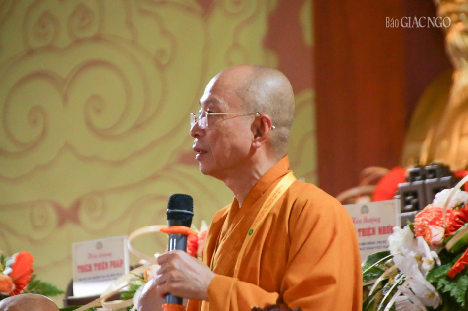 Thượng tọa Thích Huệ Khai trình bày tham luận: "Bốn mươi năm hoạt động Phật sự thành công GHPGVN tỉnh Đồng Nai" Thượng tọa Thích Huệ Khai trình bày tham luận: "Bốn mươi năm hoạt động Phật sự thành công GHPGVN tỉnh Đồng Nai"