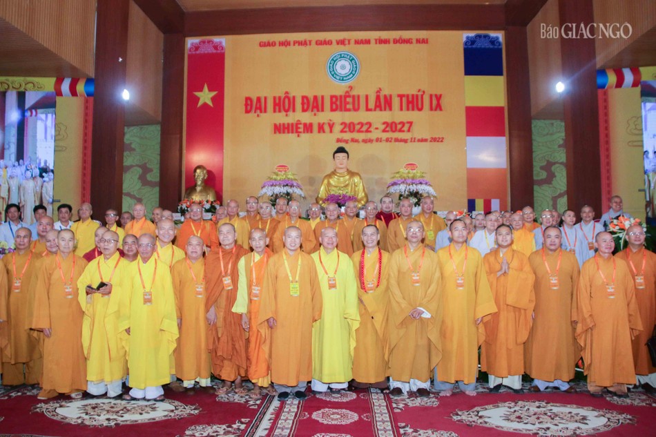 Chư tôn đức Ban Trị sự GHPGVN tỉnh Đồng Nai nhiệm kỳ VIII (2017-2022) chụp hình lưu niệm Chư tôn đức Ban Trị sự GHPGVN tỉnh Đồng Nai nhiệm kỳ VIII (2017-2022) chụp hình lưu niệm