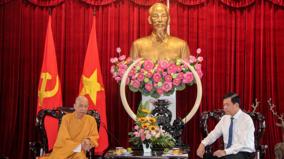 Thượng tọa Thích Huệ Khai thăm hỏi, cảm ơn đến lãnh đạo Tỉnh ủy - Ảnh: PGĐN Thượng tọa Thích Huệ Khai thăm hỏi, cảm ơn đến lãnh đạo Tỉnh ủy - Ảnh: PGĐN