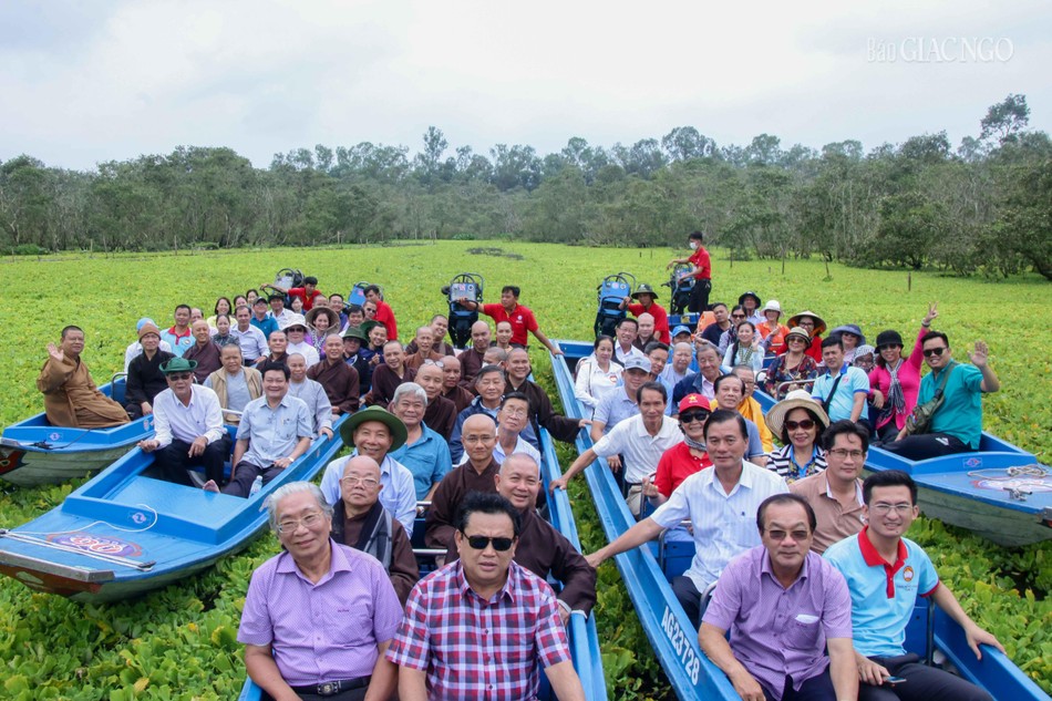 Đoàn tham quan thực tế Rừng Trà sư