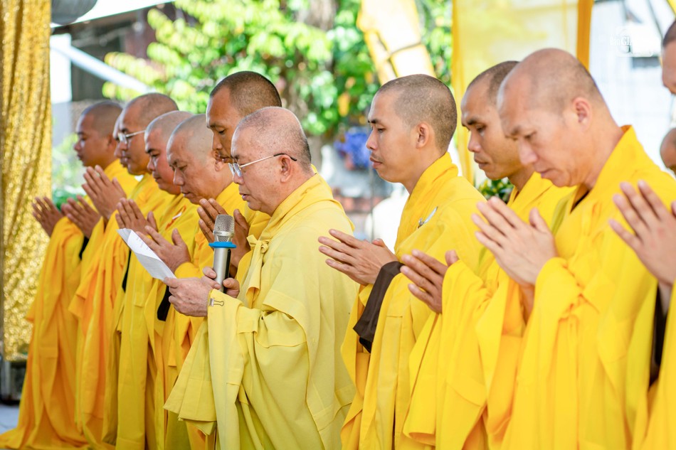 Hòa thượng Thích Hoằng Tri dâng lời phát nguyện Hòa thượng Thích Hoằng Tri dâng lời phát nguyện