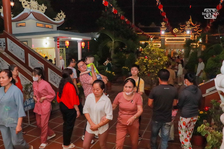 Đi chùa lễ Phật đầu năm mới đã trở thành nét đẹp văn hóa của dân tộc