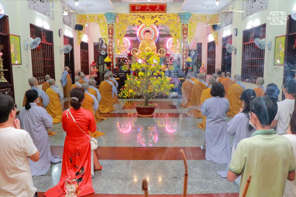 Tụng kinh cầu nguyện đón năm mới Quý Mão 2023