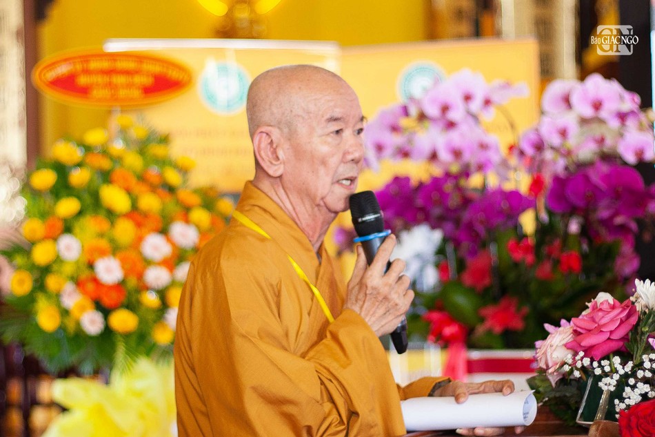 Hòa thượng Thích Thiện Xuân, Thành viên Hội đồng Chứng minh, Trưởng ban Quản trị tổ đình Thiên Thai, Trưởng ban Thừa kế Thiên Thai thiền giáo tông trình bày tham luận Hòa thượng Thích Thiện Xuân, Thành viên Hội đồng Chứng minh, Trưởng ban Quản trị tổ đình Thiên Thai, Trưởng ban Thừa kế Thiên Thai thiền giáo tông trình bày tham luận