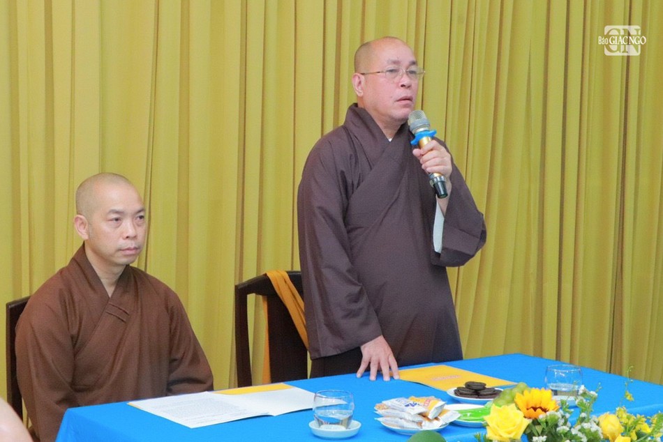 Thượng tọa Thích Đạt Đức, Trưởng ban Trị sự GHPGVN Q.Tân Bình phát biểu chào mừng Thượng tọa Thích Đạt Đức, Trưởng ban Trị sự GHPGVN Q.Tân Bình phát biểu chào mừng