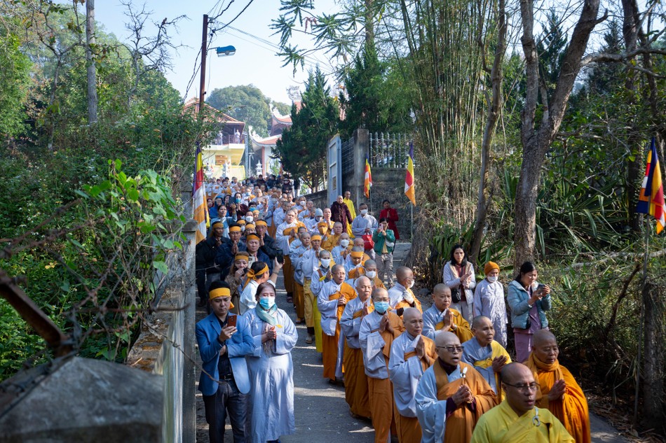 Dòng người bái biệt cố Hòa thượng Dòng người bái biệt cố Hòa thượng